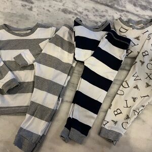 Burt’s Bee 🐝 Pajamas Lot
